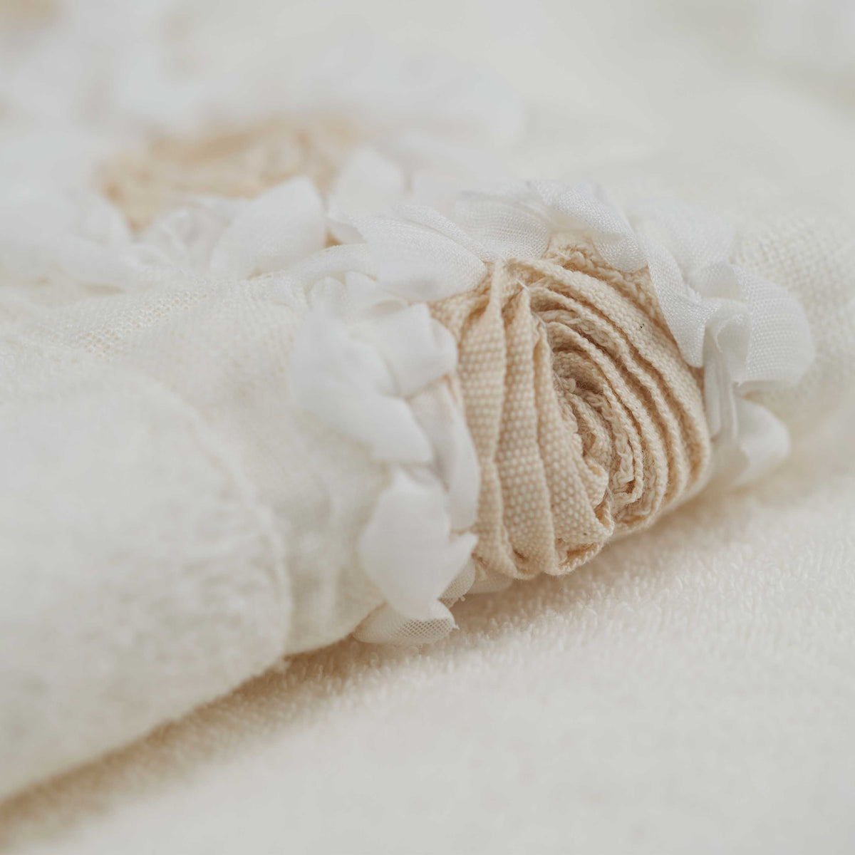 Terry shower towel with Peony embroidery