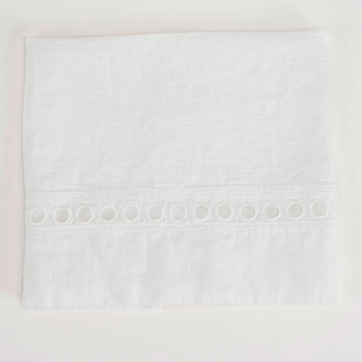 Linen bath towel with A'jour embroidery
