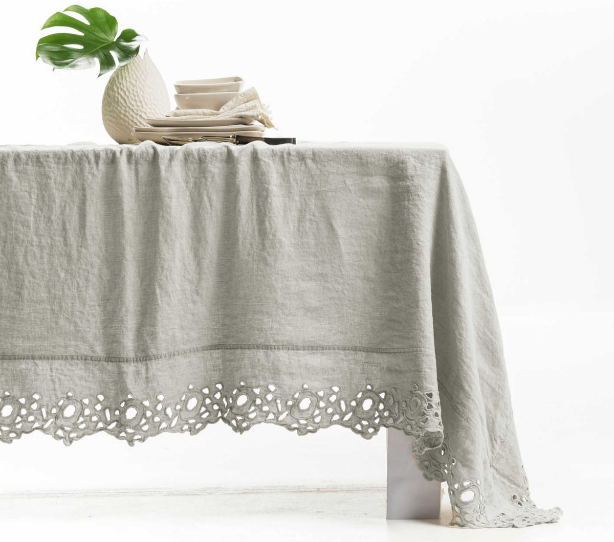 Rectangular tablecloth with Circles embroidery * while stocks last