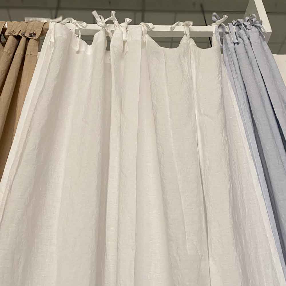 Curtain with laces and rosette embroidery