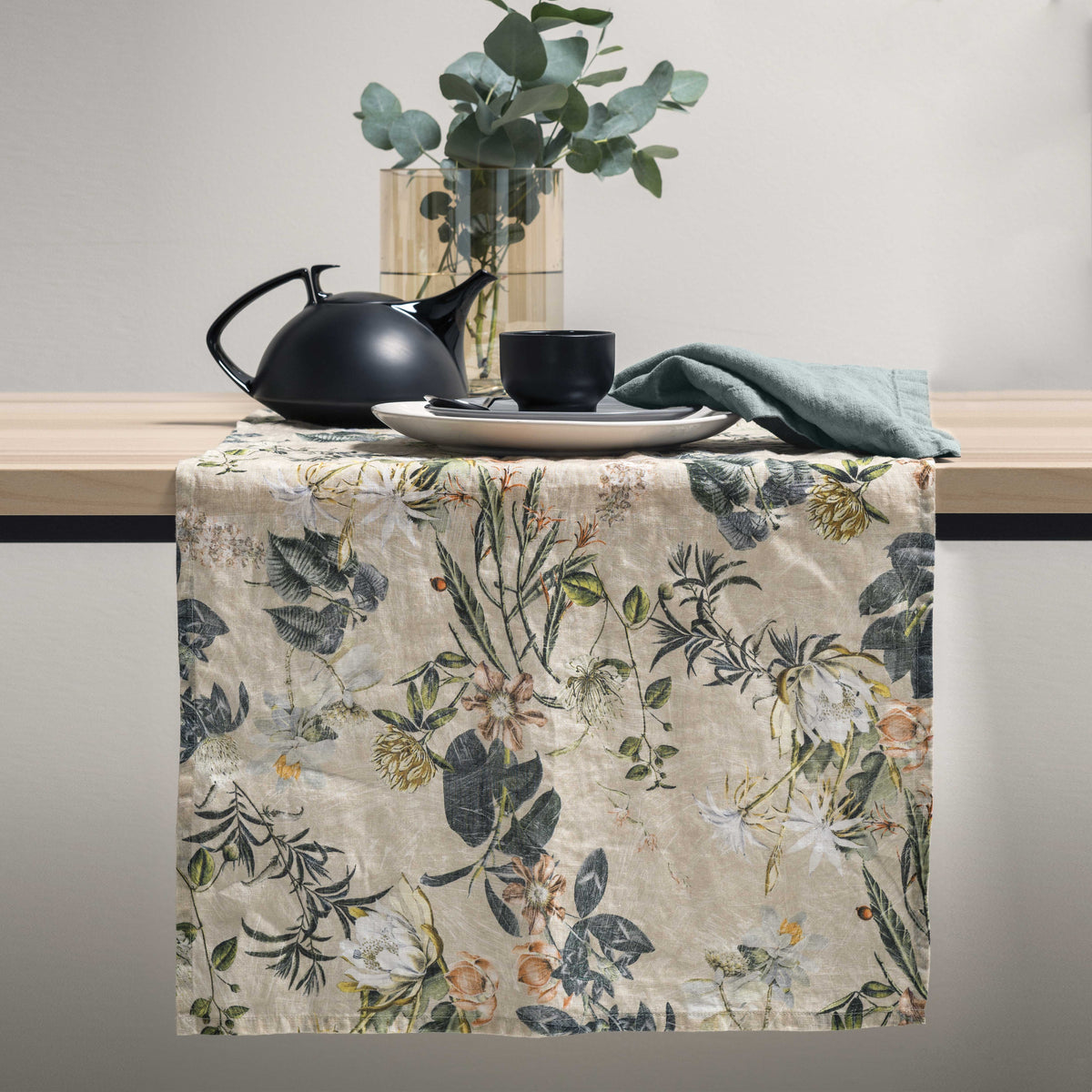 Linen runner with Herbarium print
