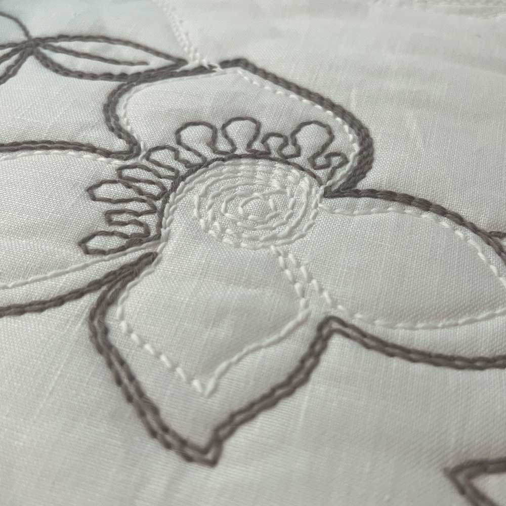 Narcissus embroidered sheet and pillowcase set