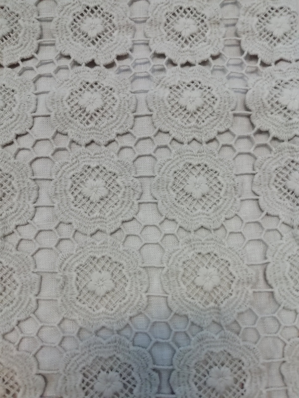 Rectangular decorative pillowcase with Daisy embroidery * while stocks last