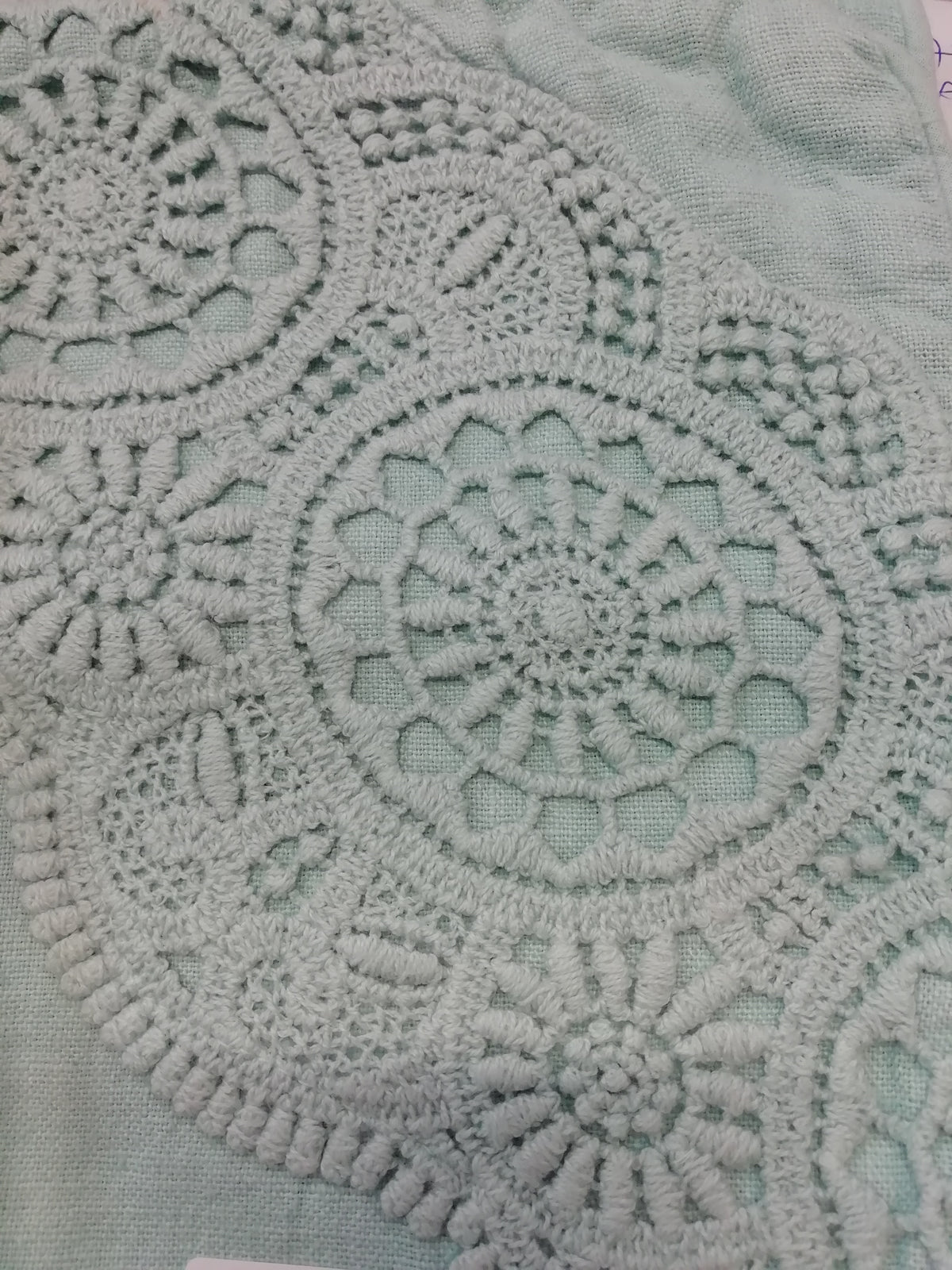 Retractable pillowcase with oblique Rosette embroidery on two sides * while stocks last