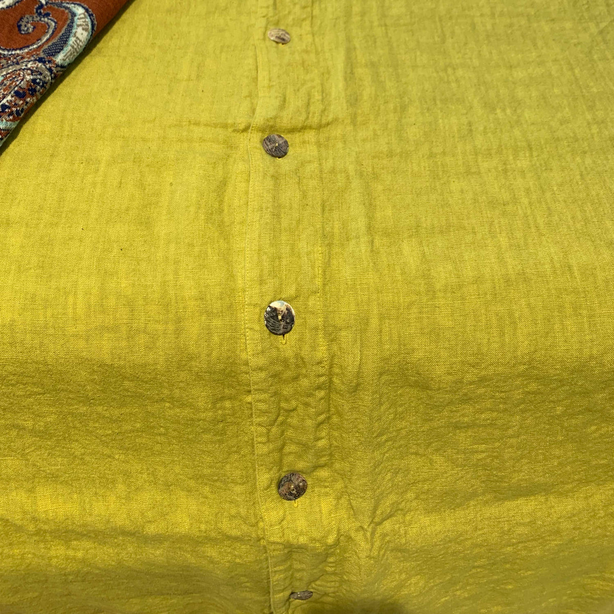 Double duvet cover set and pillowcases Buttons and buttonholes