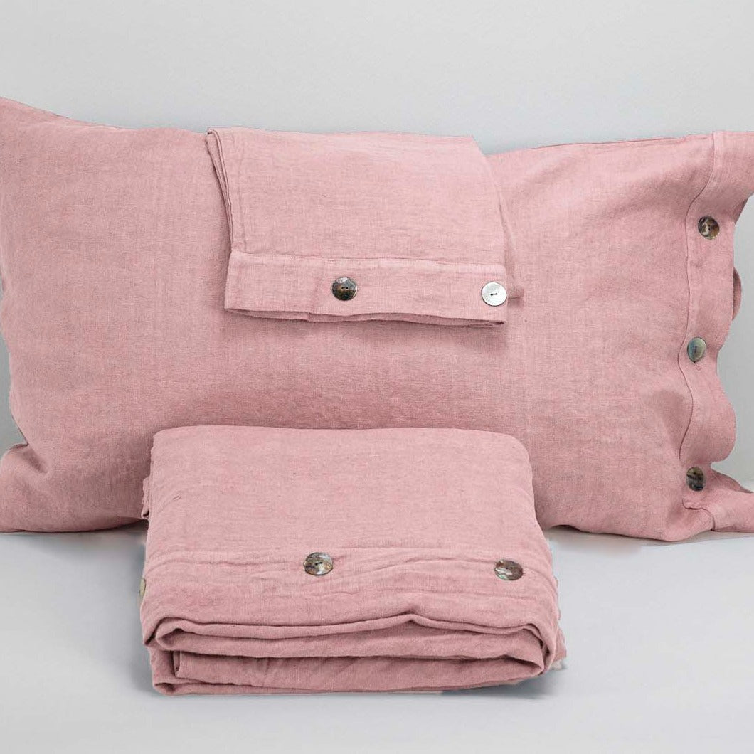 Double duvet cover set and pillowcases Buttons and buttonholes