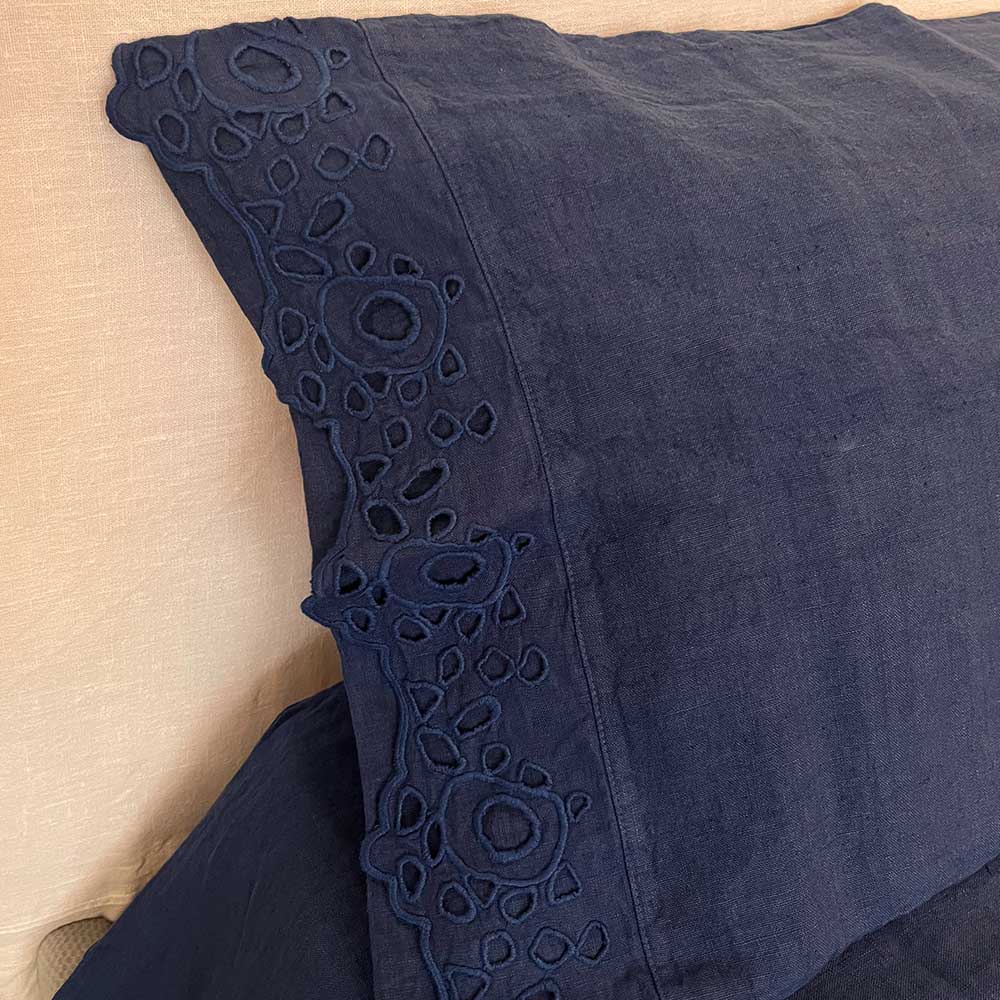 Single duvet cover set with Circles embroidery * while stocks last