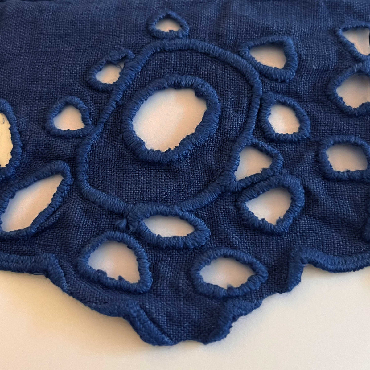 Single duvet cover set with Circles embroidery * while stocks last