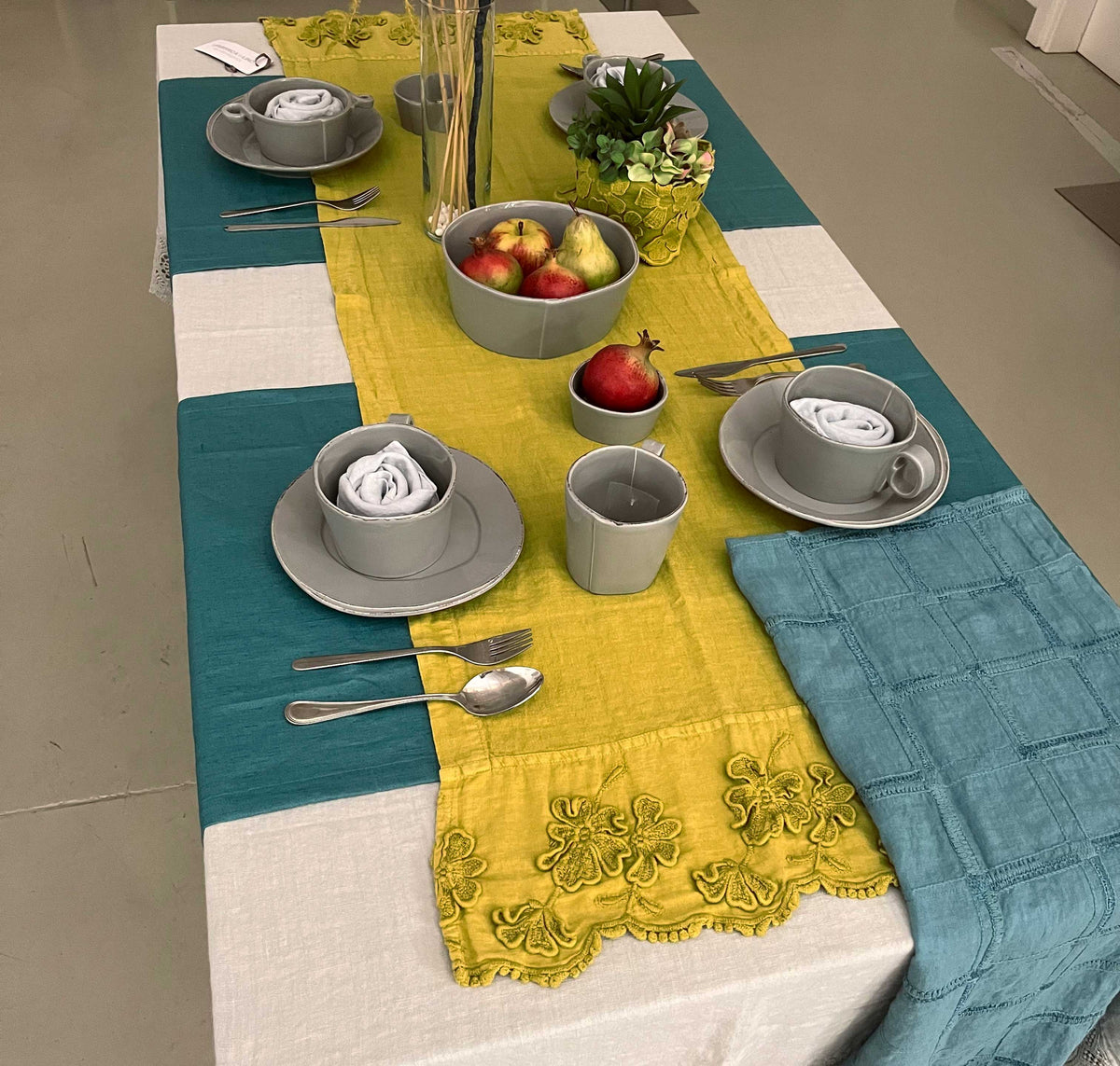 Runner/centerpiece with Petali embroidery * while stocks last