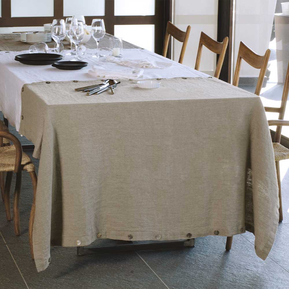 Modular modular tablecloth with buttons and buttonholes