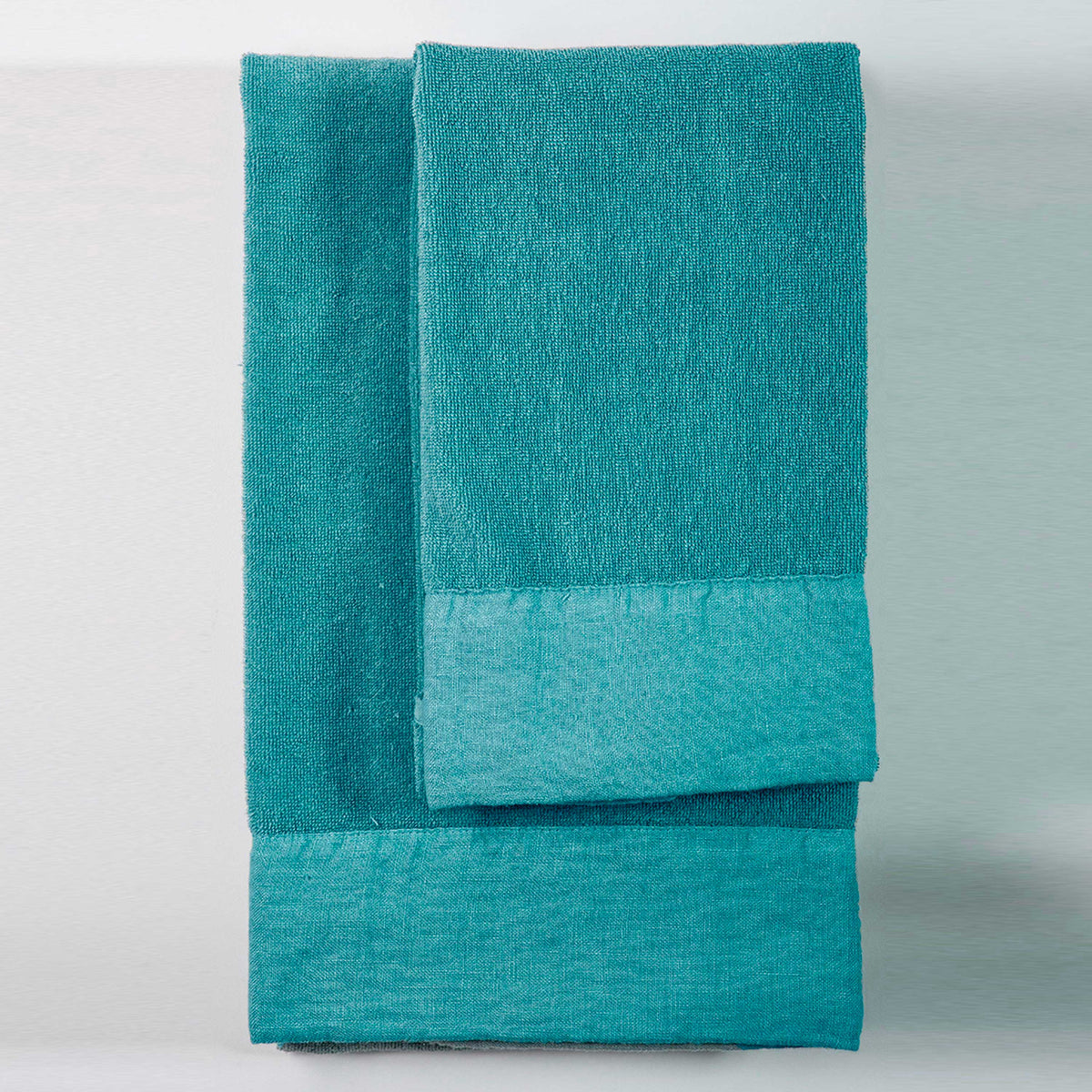 Terry bath towel set with linen edges