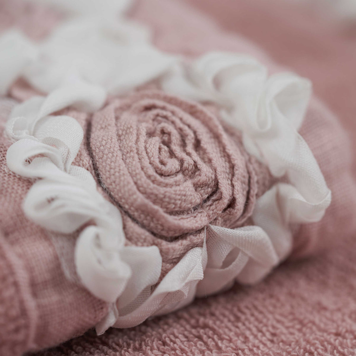 Terry shower towel with Peony embroidery
