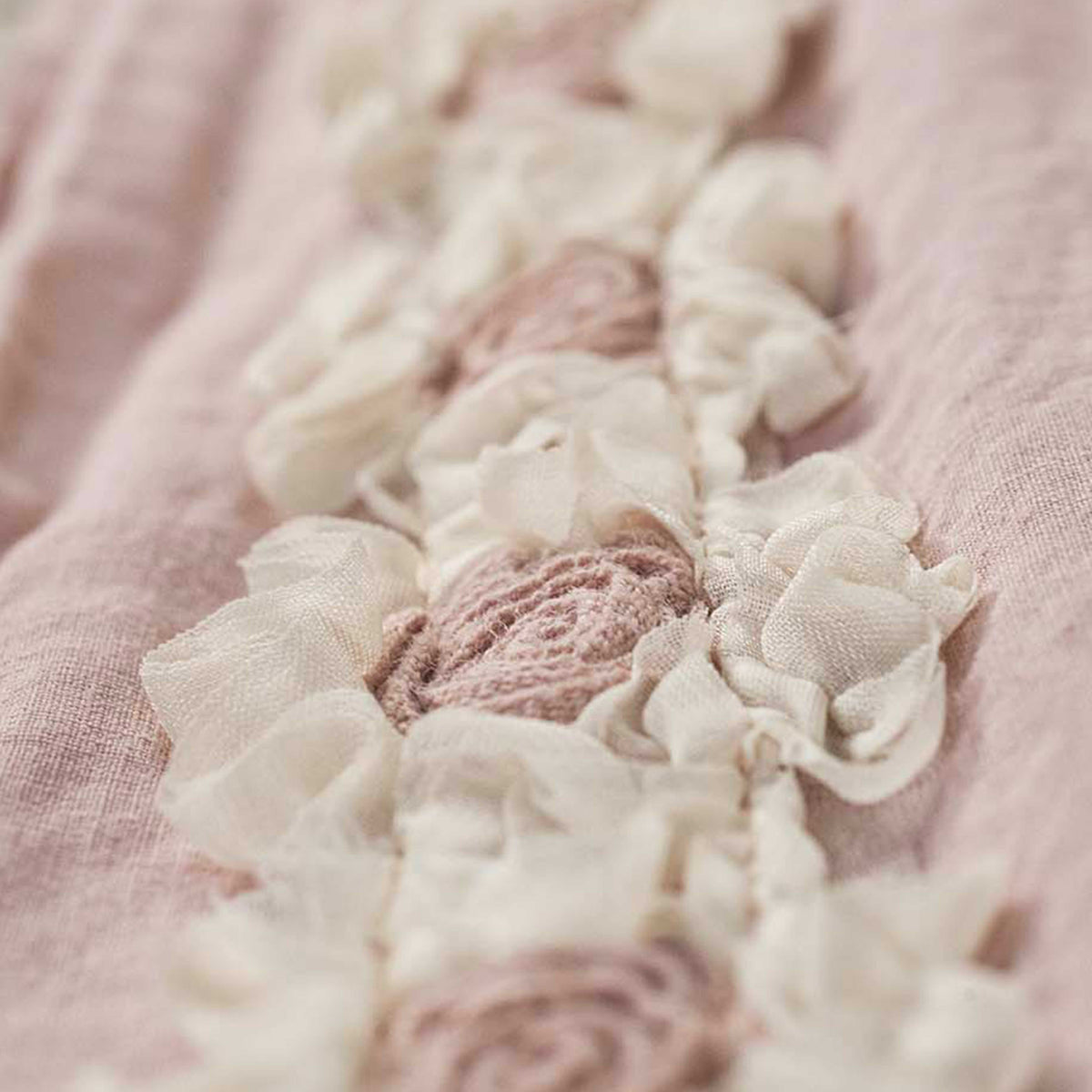 Double bedspread with Peonies embroidery