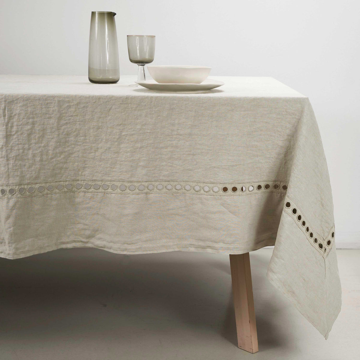 A'jour embroidery tablecloth