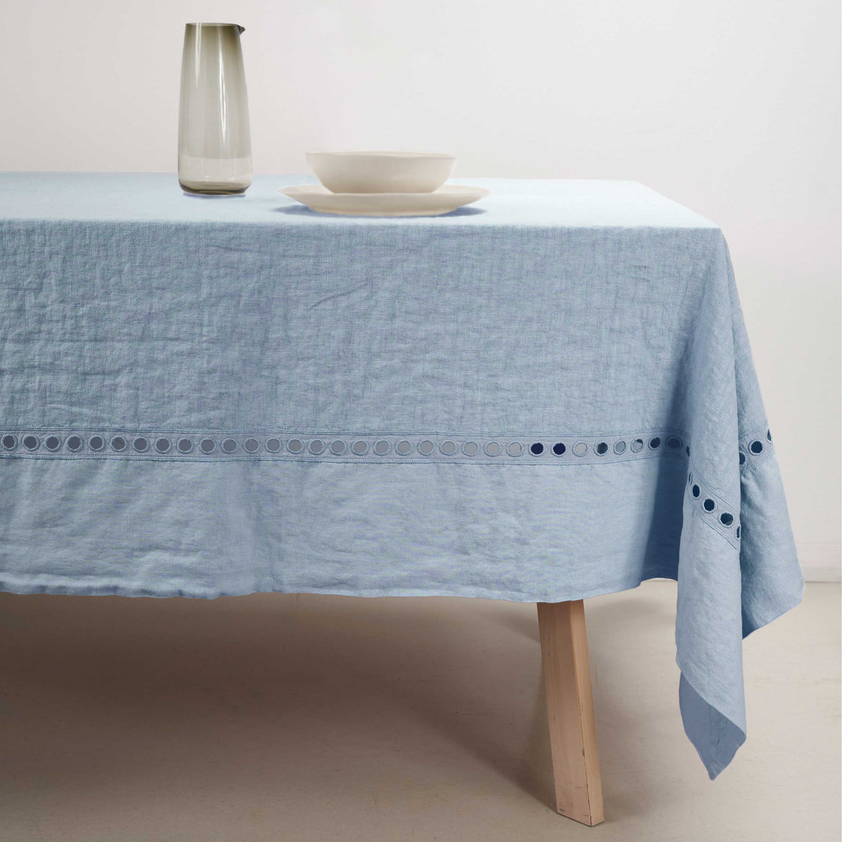 A'jour embroidery tablecloth
