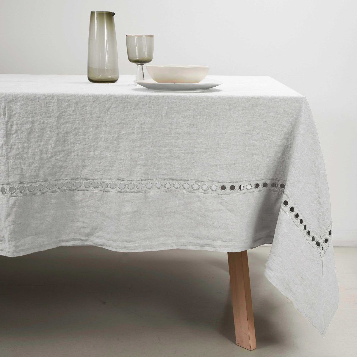 A'jour embroidery tablecloth