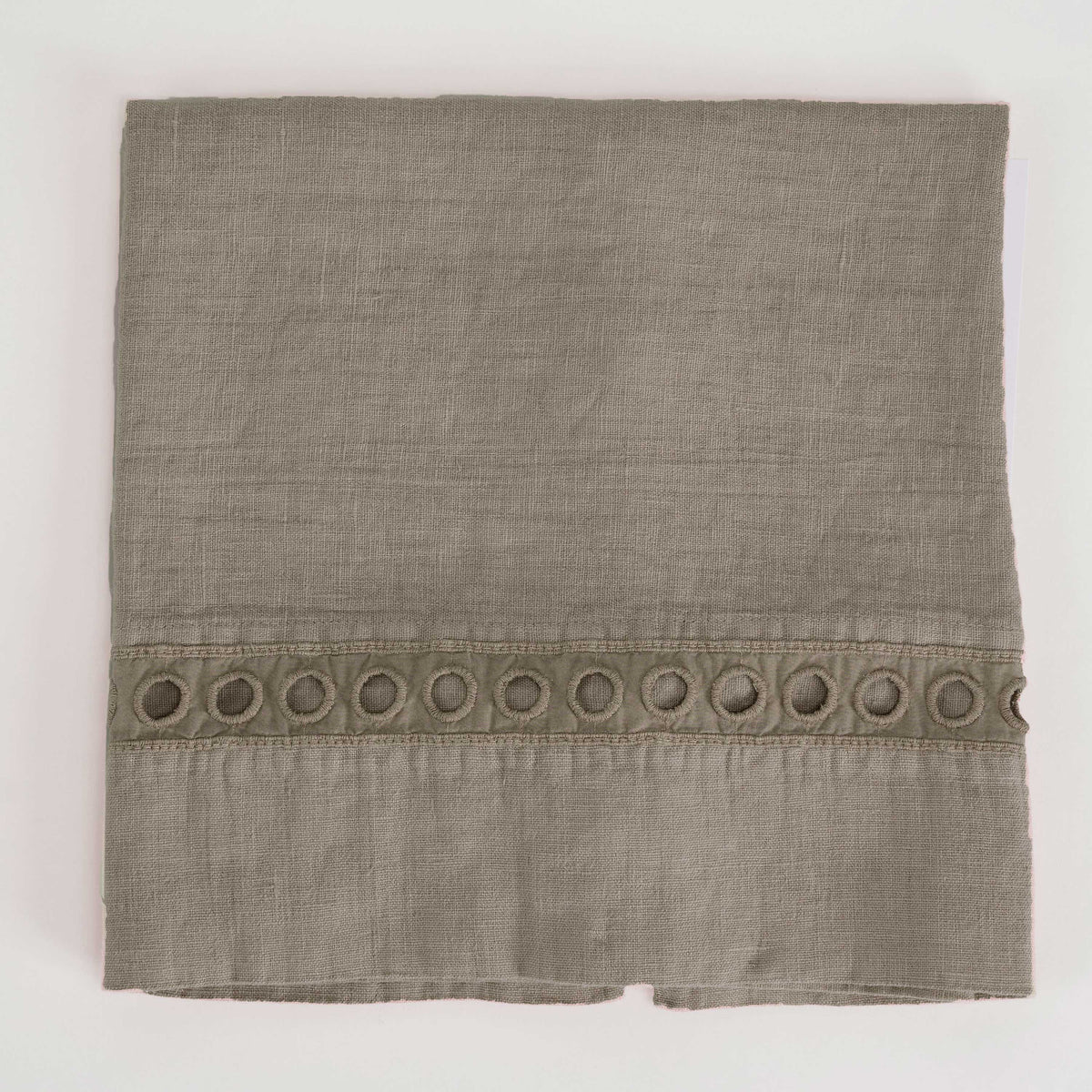 Linen bath towel with A'jour embroidery
