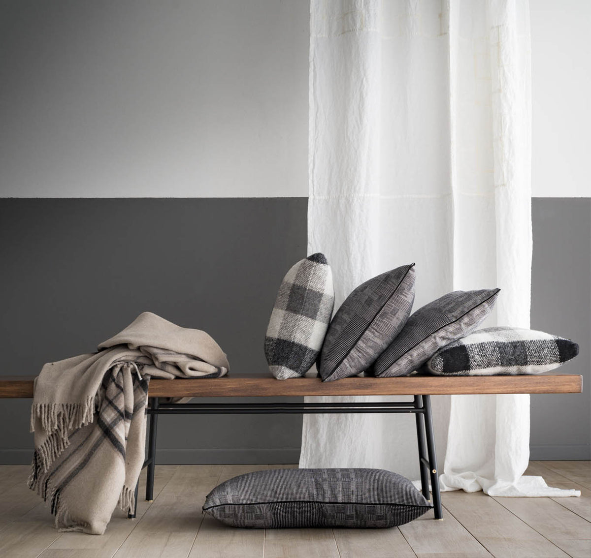 Rectangular wool pillowcase with check pattern * while stocks last