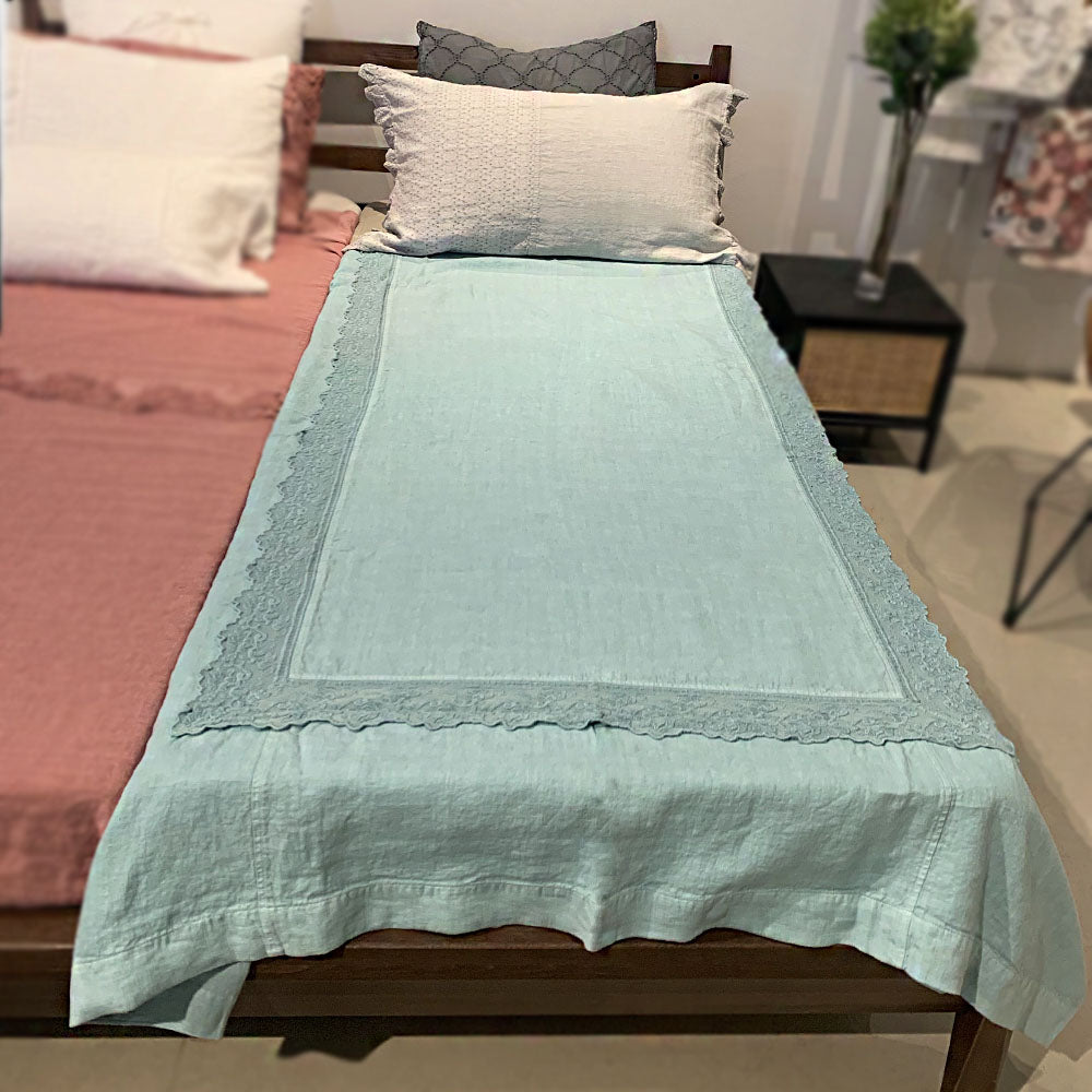Single duvet cover with coral lace * while stocks last