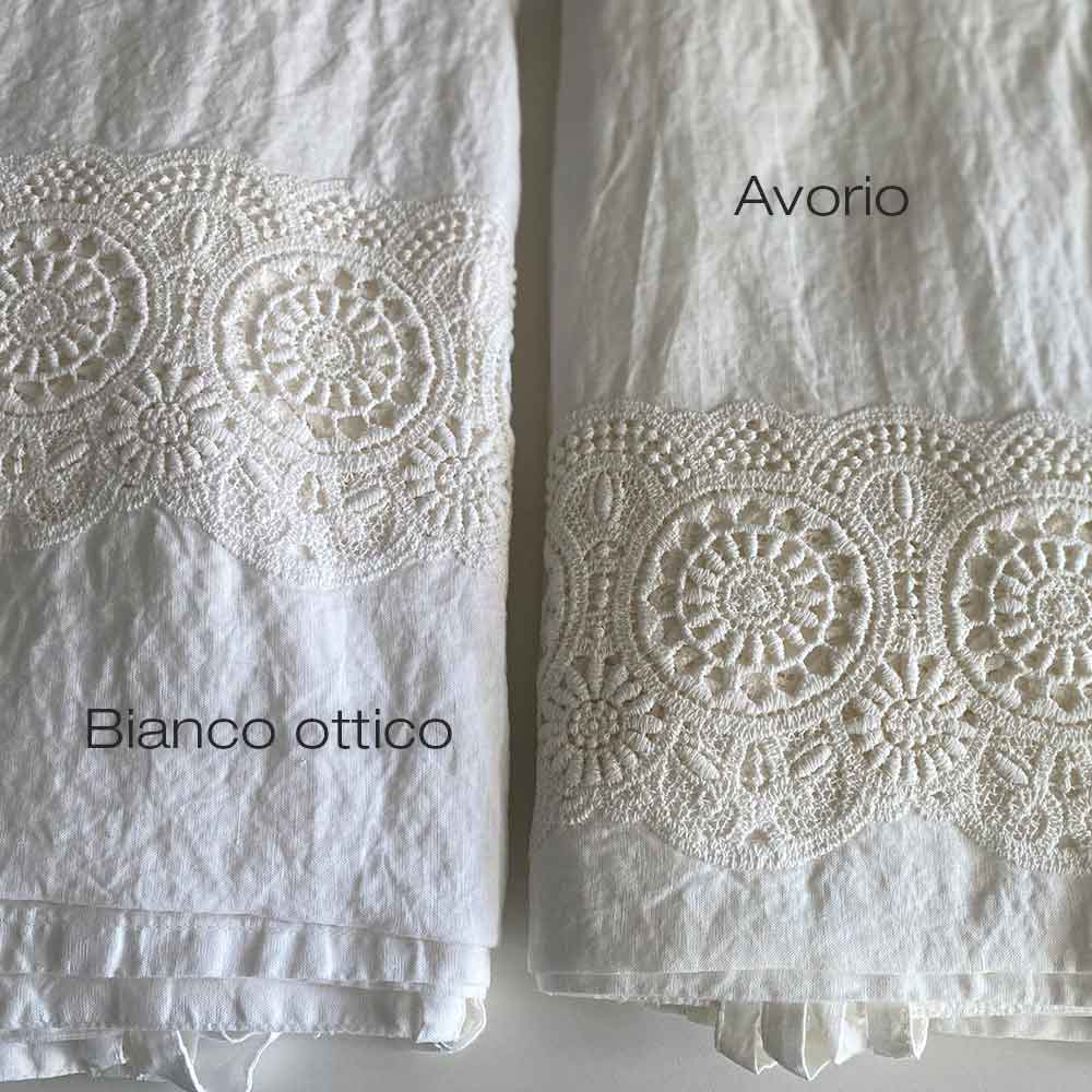 Curtain with laces and rosette embroidery