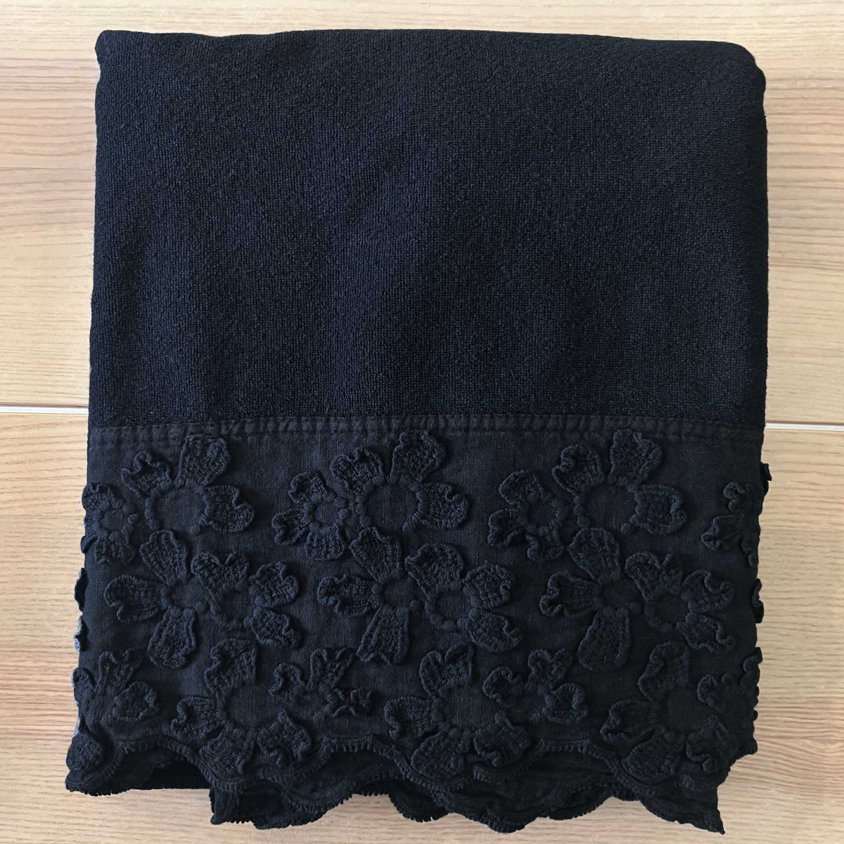 Terry shower towel with Peony embroidery