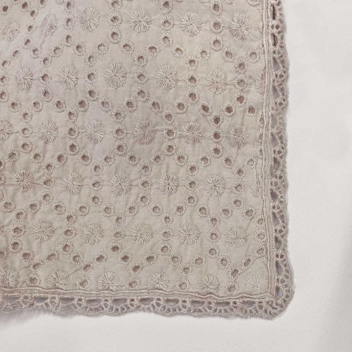Furnishing pillowcase with Maiolica embroidery * available while supplies last
