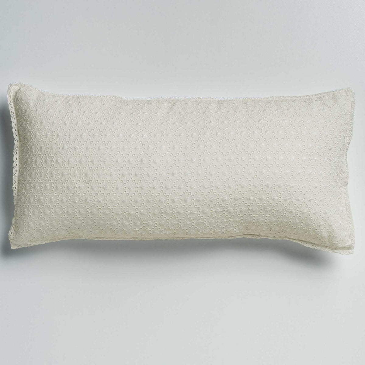 Furnishing pillowcase with Maiolica embroidery * available while supplies last