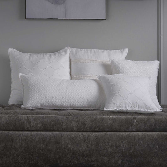 Furnishing pillowcase with Maiolica embroidery * available while supplies last