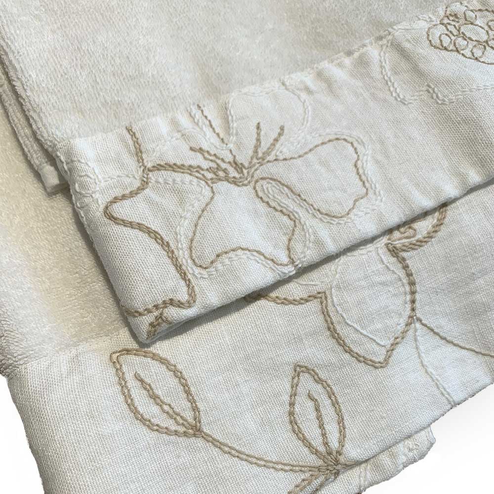 Terry bath towel with Narcissus embroidery