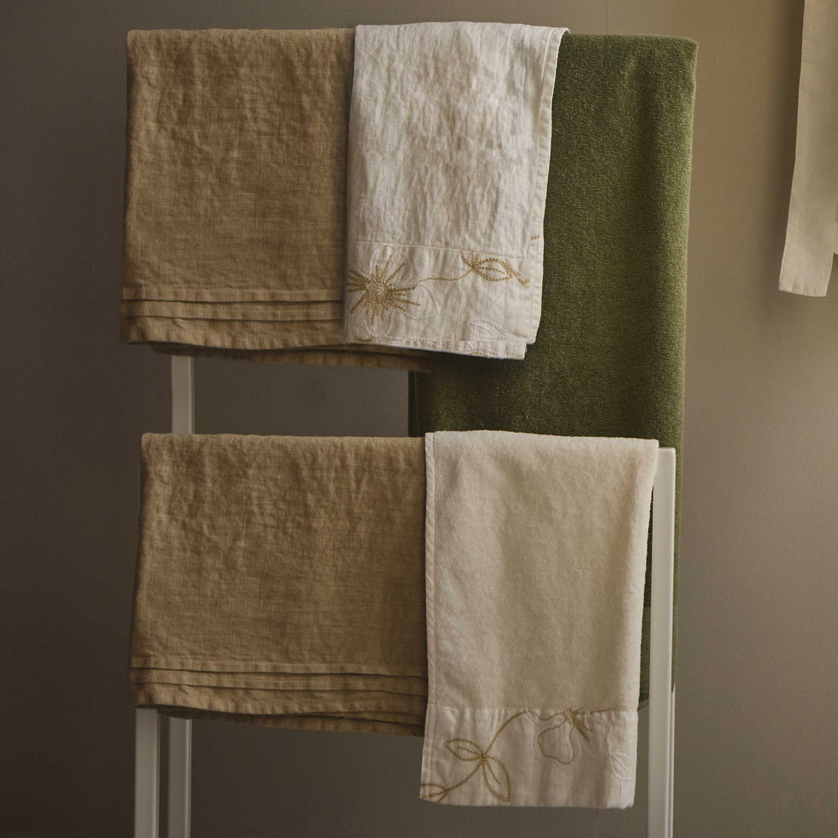 Narciso linen face and guest towel set