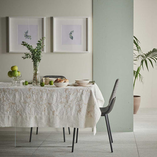 Rectangular tablecloth with Narcissus embroidery