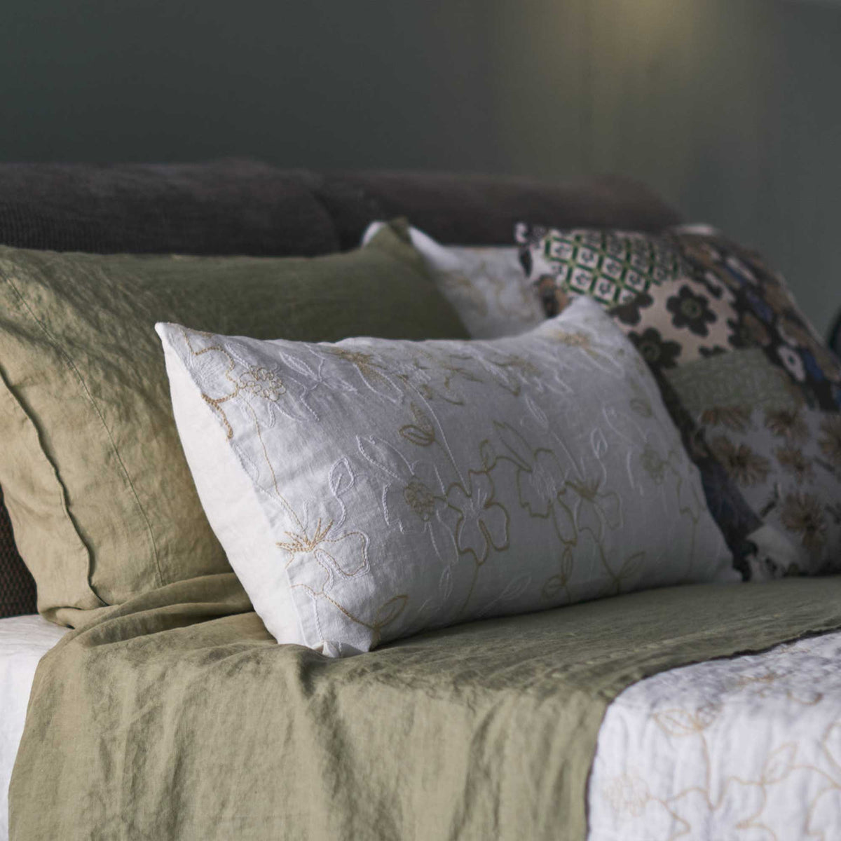 Linen furnishing cushion with Narcissus embroidery