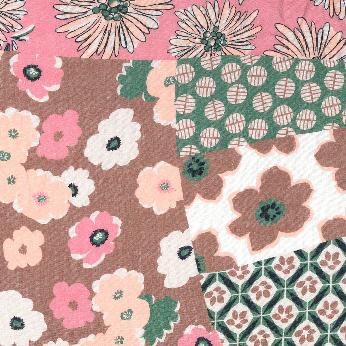 Linen runner with Patchwork print