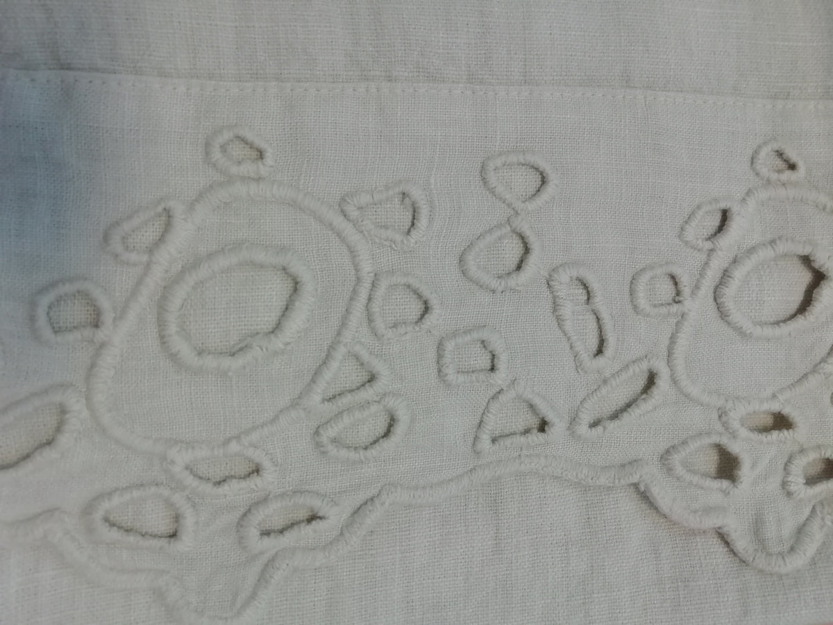 Decorative pillowcase with embroidery circles * while stocks last