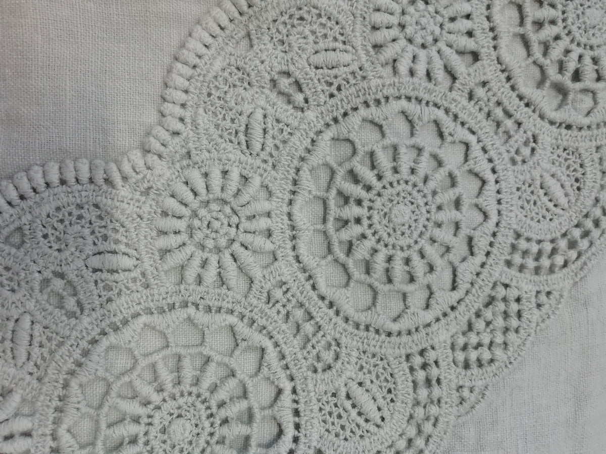 Retractable pillowcase with oblique Rosette embroidery on two sides * while stocks last