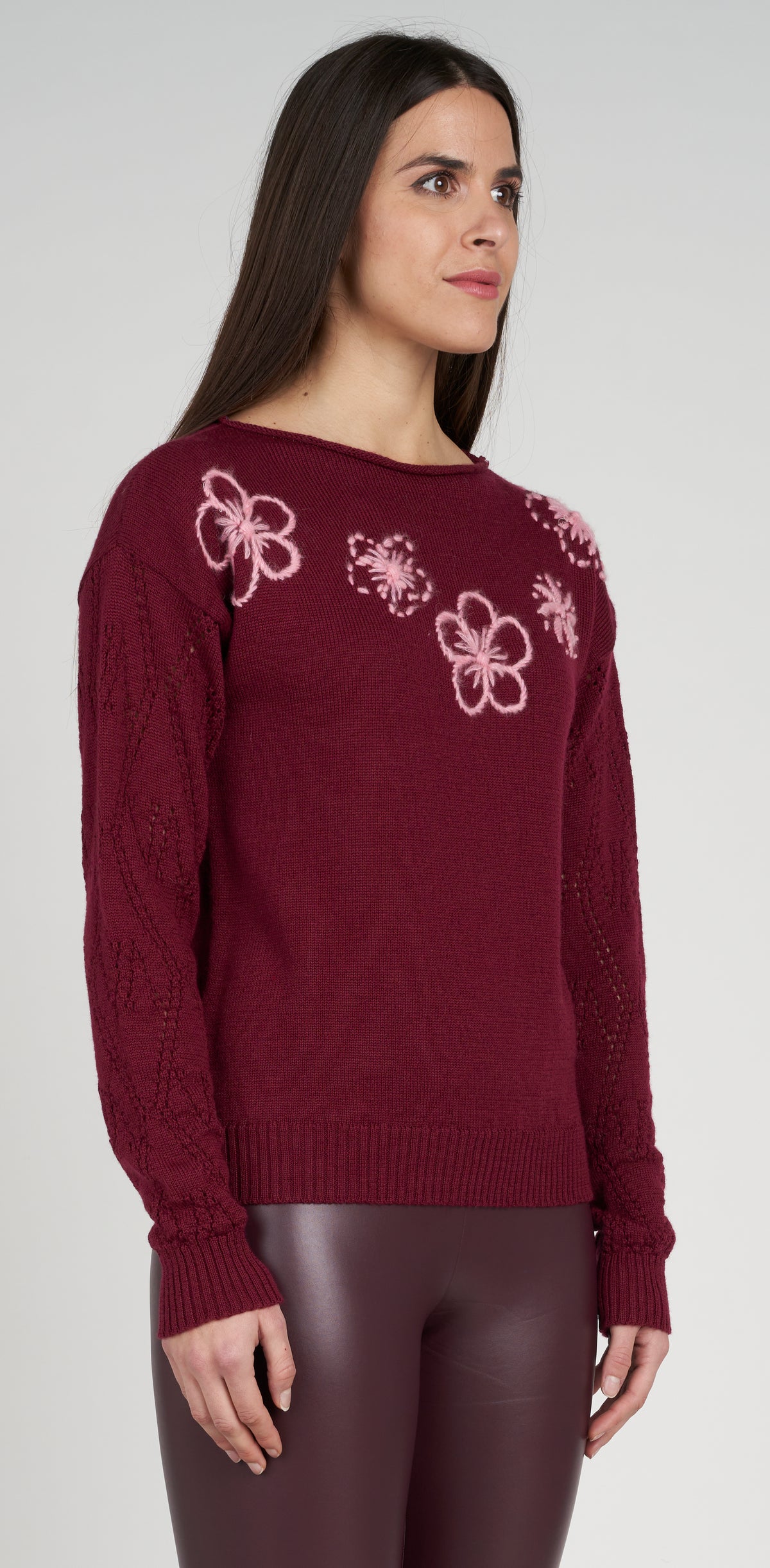 Boat neck t-shirt with floral embroidery