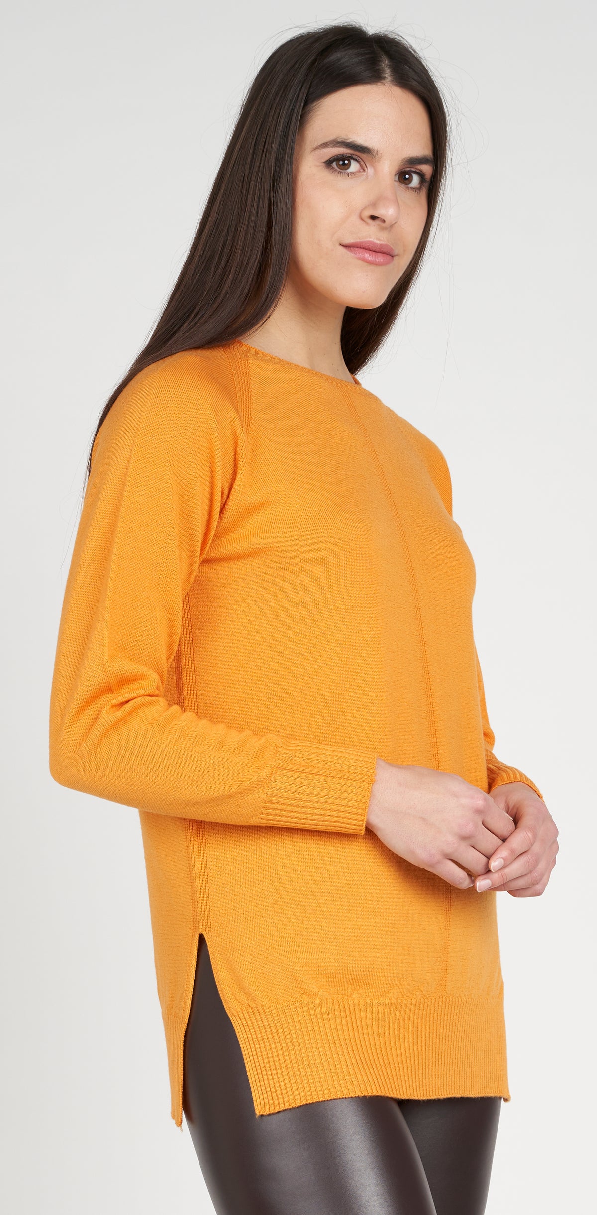 Boat neck jumper with central decrease