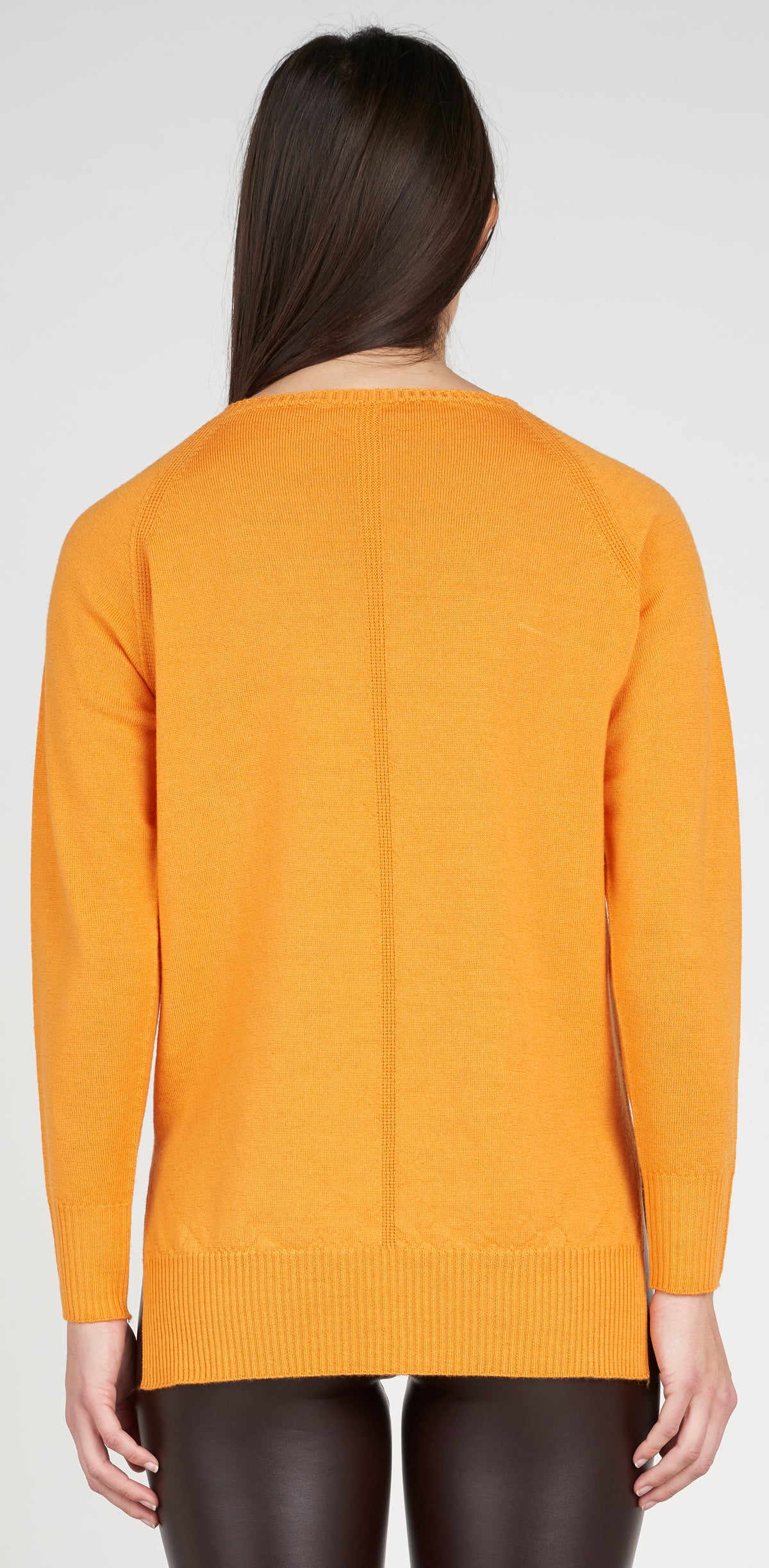 Boat neck jumper with central decrease