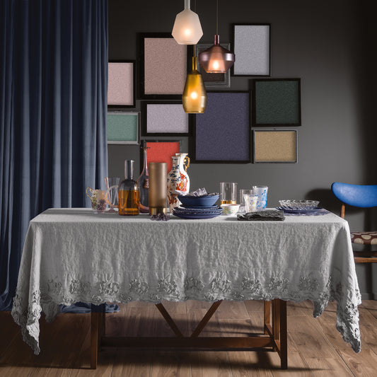Square tablecloth with Petals embroidery