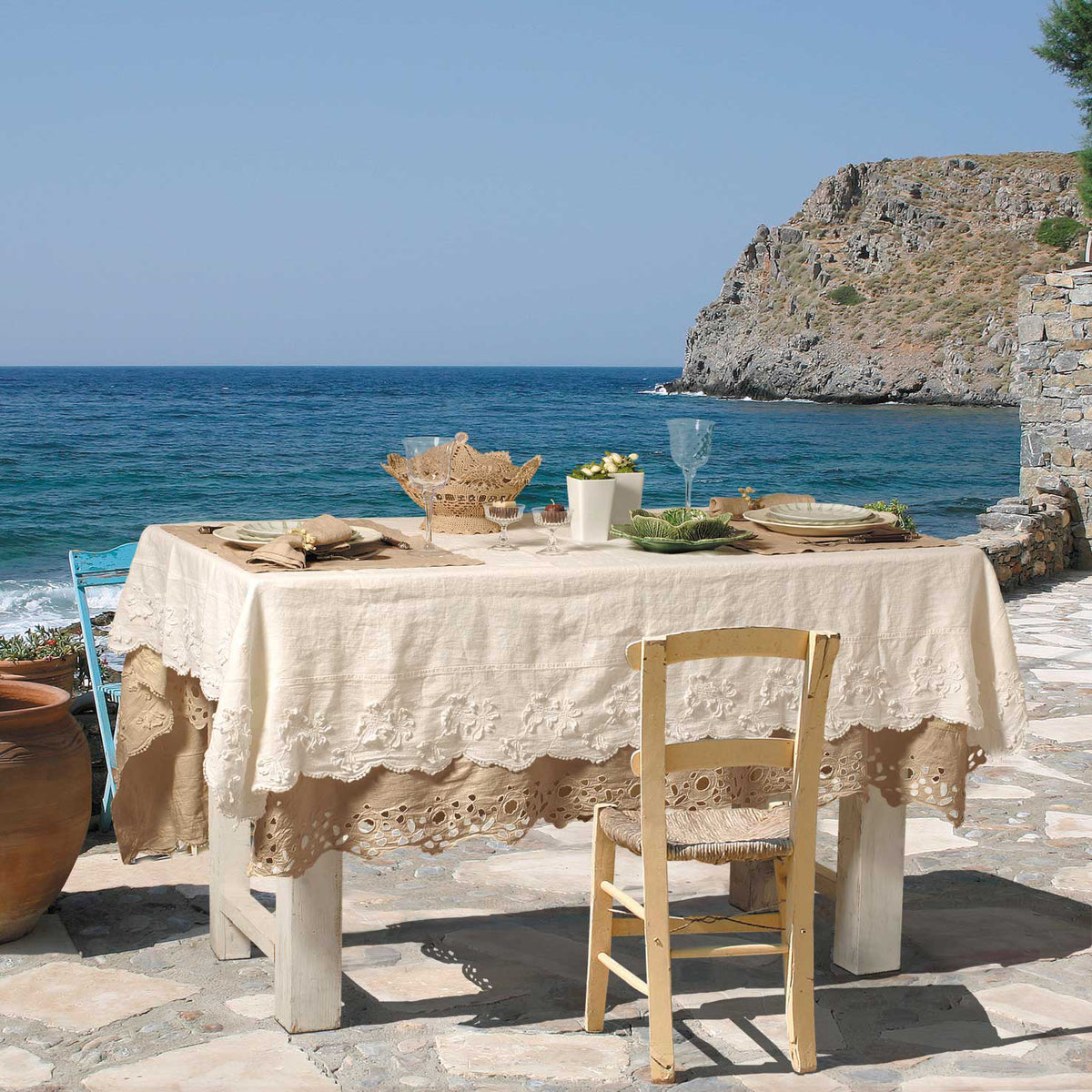 Square tablecloth 170x170 cm with Petali embroidery * while stocks last
