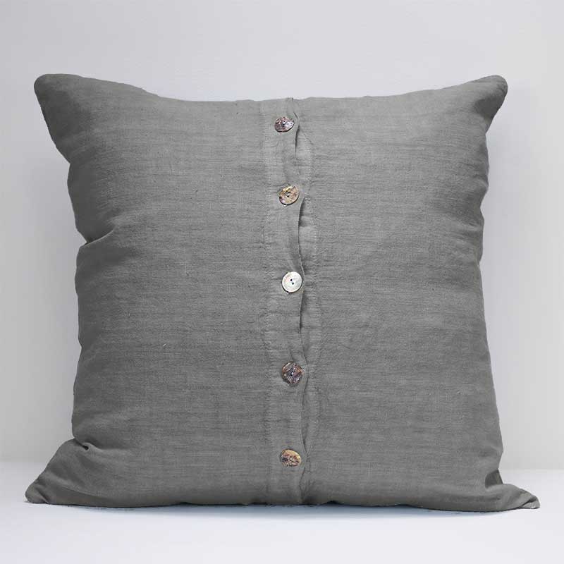 Maxi linen pillowcase with central buttons