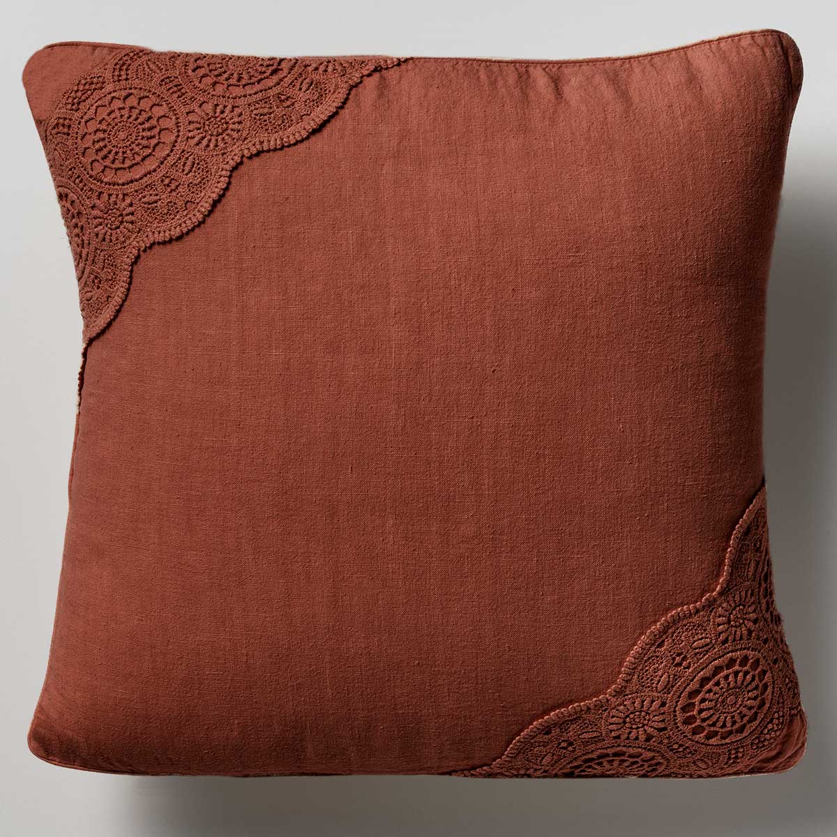 Retractable pillowcase with oblique Rosette embroidery on two sides * while stocks last