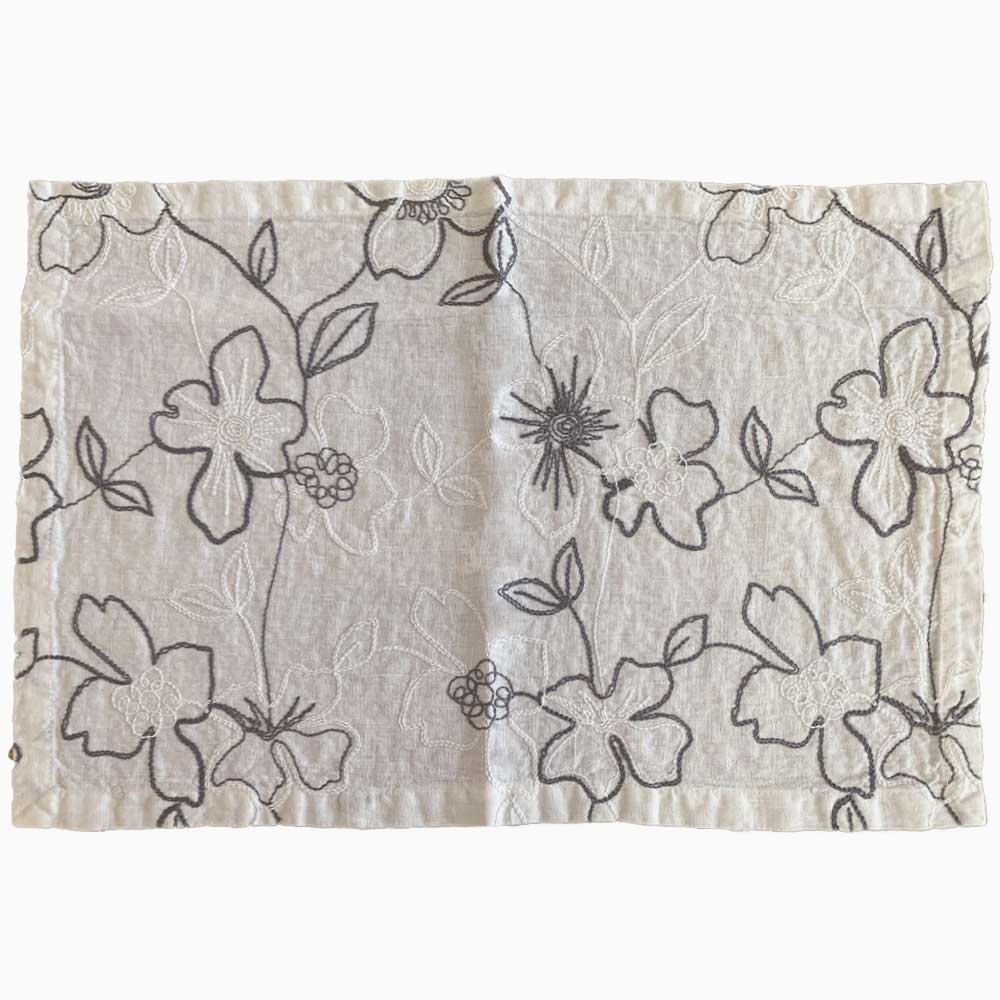Pair of placemats with Narcissus embroidery
